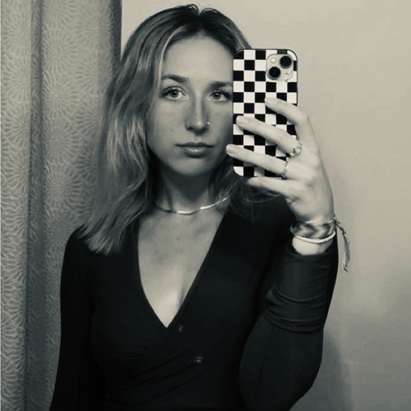 Meet your Posher, Abigail - Picture 1 of 1